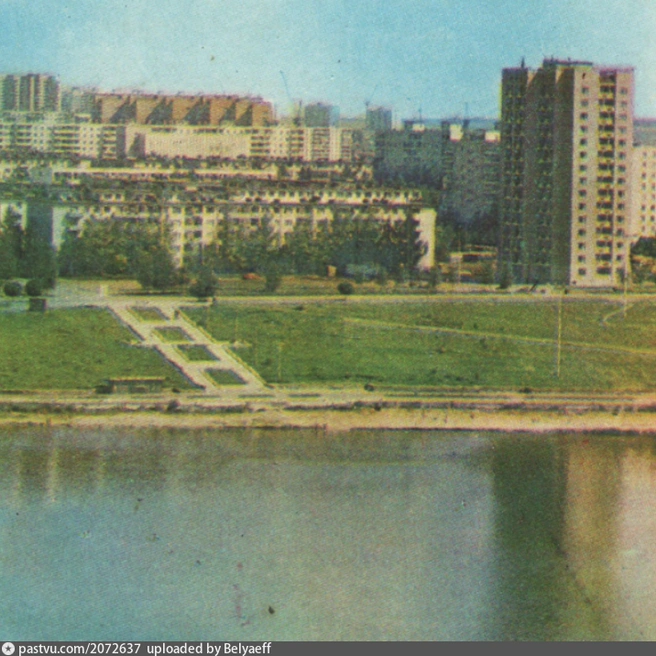 1982 год. Парк «Дружба» на Северном водохранилище. Однажды здесь появятся аттракционы, а потом начнется скандальное благоустройство, которое всё еще идет | Источник: Из обложки брошюры «Ростов-на-Дону к 65-й годовщине Великого Октября» / goskatalog.ru