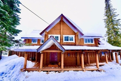 Sheregesh Two-Story Log Cabin Listed for 210M Rubles