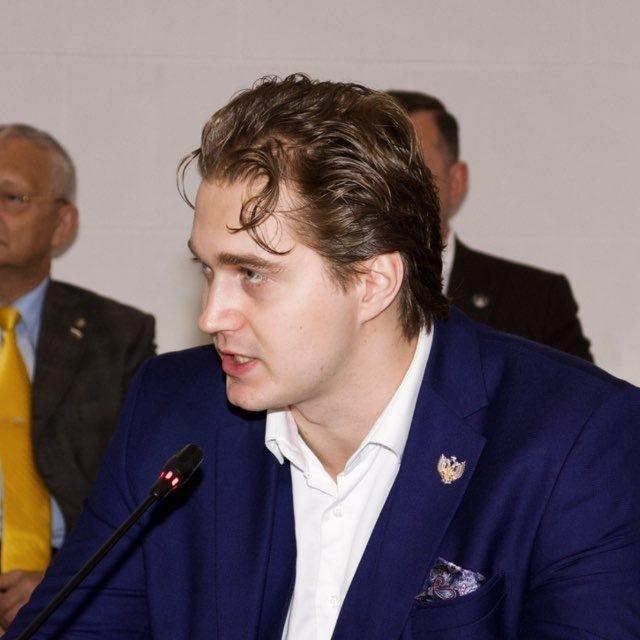 <p>Антон Аверьянов</p>