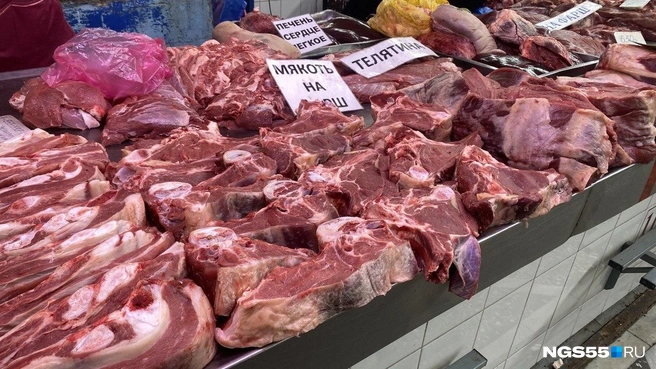 У некоторых продавцов мяса предостаточно  | Источник: Анастасия Власова / NGS55.RU