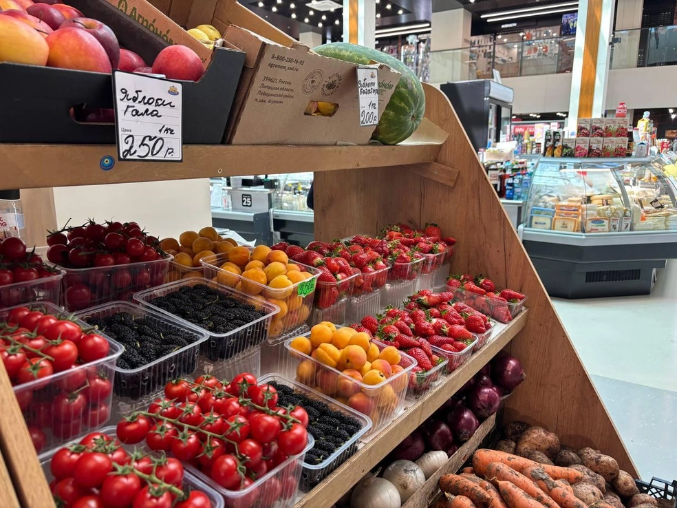 Прилавки с продуктами на московском рынке | Источник: Иван Гусаров / MSK1.RU