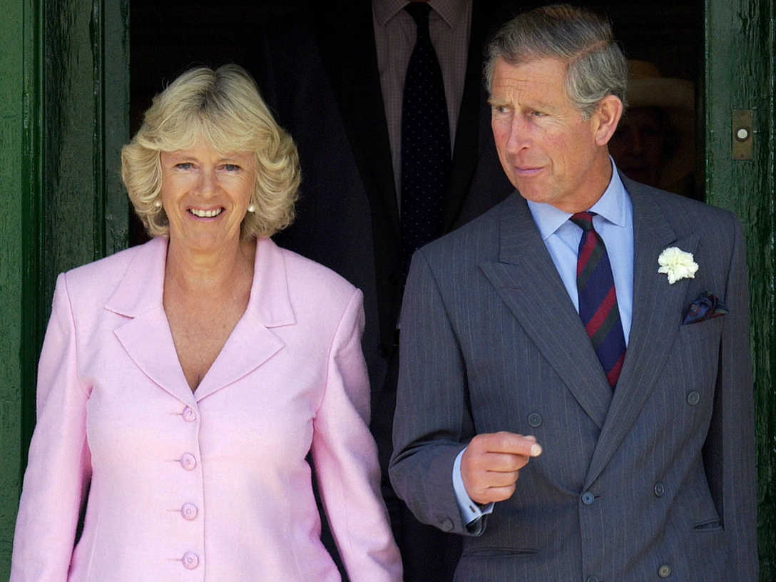 Камилла Паркер-Боулз и принц Чарльз в Мальборо, 18 июня 2004 | marieclaire.ru