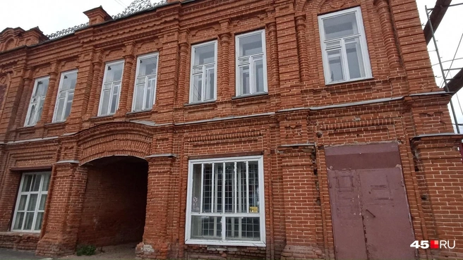 Краснокирпичный стиль&nbsp;— дом купца Ивана Андреева | Источник: Анна Сарапульцева /45.RU