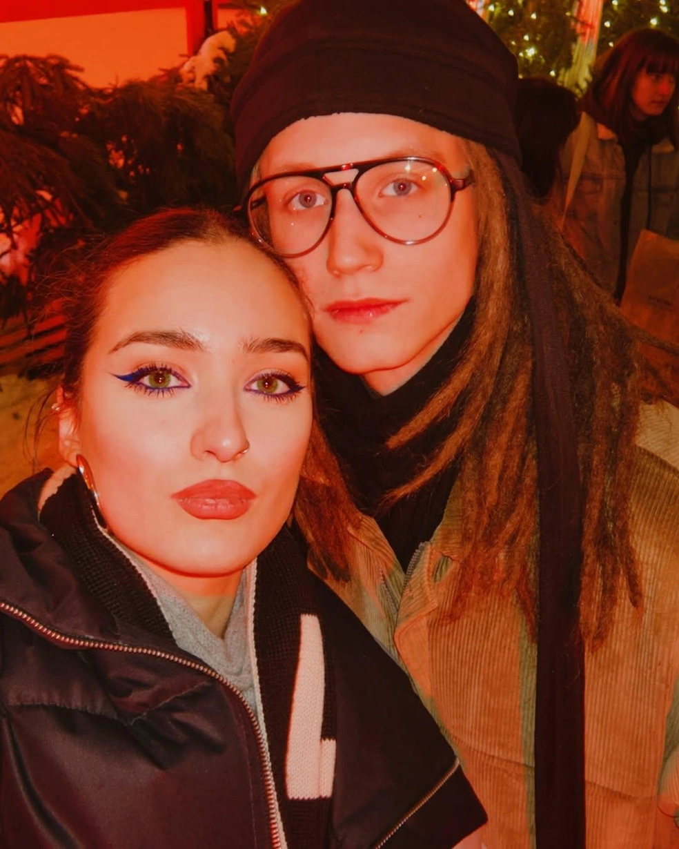 Девушка Толмацкого Диана на несколько лет его старше | Источник: juzeppe_junior / Instagram (экстремистская организация, деятельность запрещена на территории РФ)