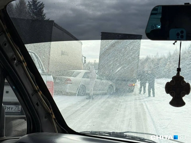 Авария с участием трех машин произошла под Читой | Источник: очевидец