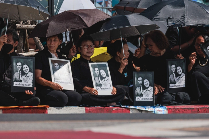 В Таиланде внезапно закончилась вся черная одежда | Источник: SOPA Images Limited