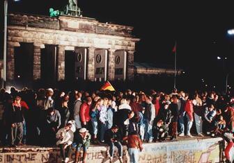33 года назад пала Берлинская стена