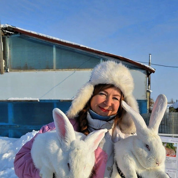 Добби должен был быть белым и пушистым, как и все кролики его породы. Но что-то пошло не так | Источник: Галина Бажайкина