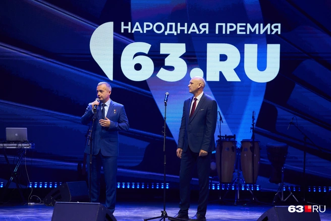 Российский пилот гражданской авиации, герой Российской Федерации Дамир Юсупов (слева) | Источник: Роман Данилкин / 63.RU