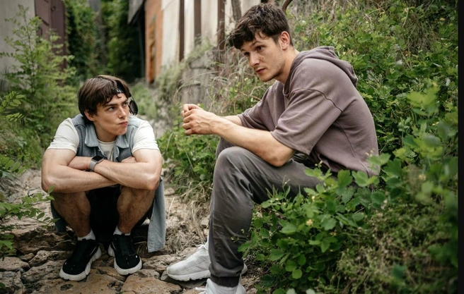 Кадр из сериала ЮЗЗЗ