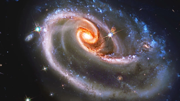 NASA сделало эпичную фотографию двух сцепившихся галактик