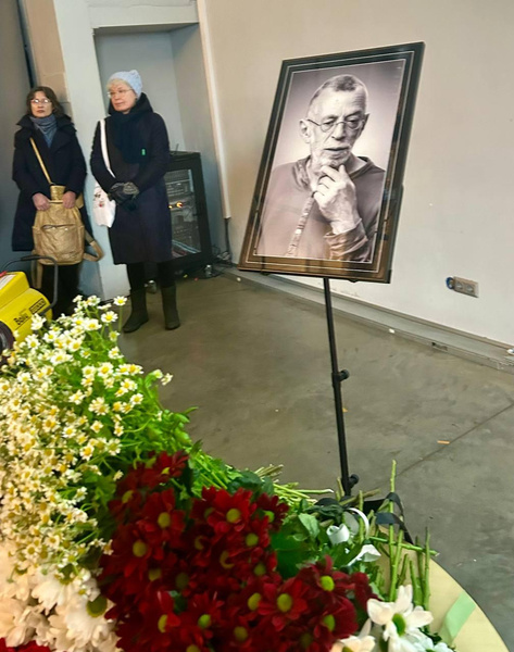 В Москве простились с поэтом Львом Рубинштейном, который умер после страшного ДТП в Москве
