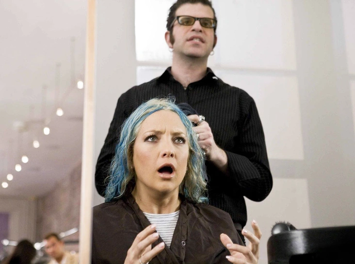 Героиня Кейт Хадсон в к/ф "Война невест" в салоне красоты перед свадьбой