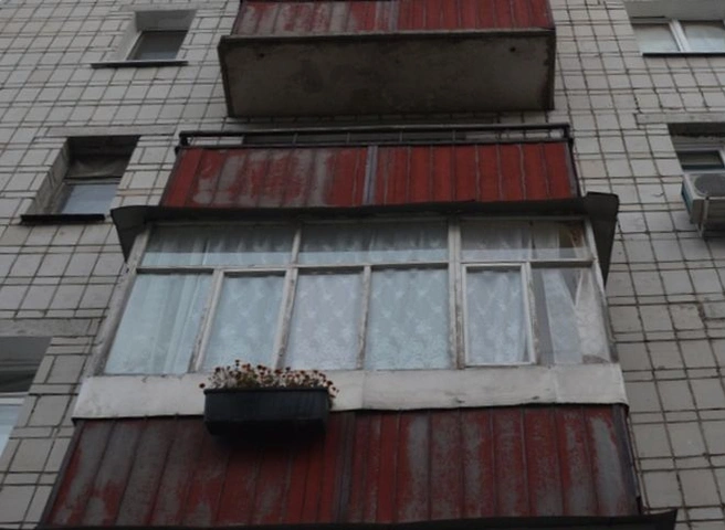 Мужчина выпал из окна на улице Свободы случайно | ya62.ru