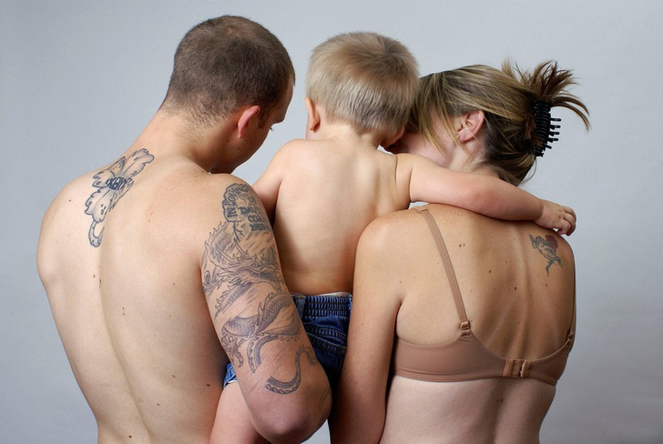 Без трусов: могут ли родители ходить перед детьми голыми или в нижнем белье?