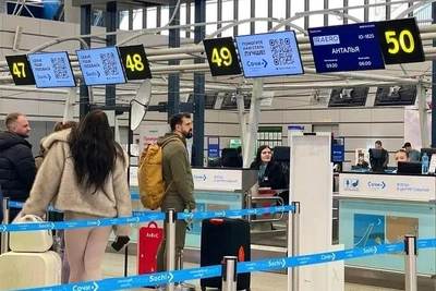 10 самолетов возвращаются в Сочи после ухода на запасные аэродромы