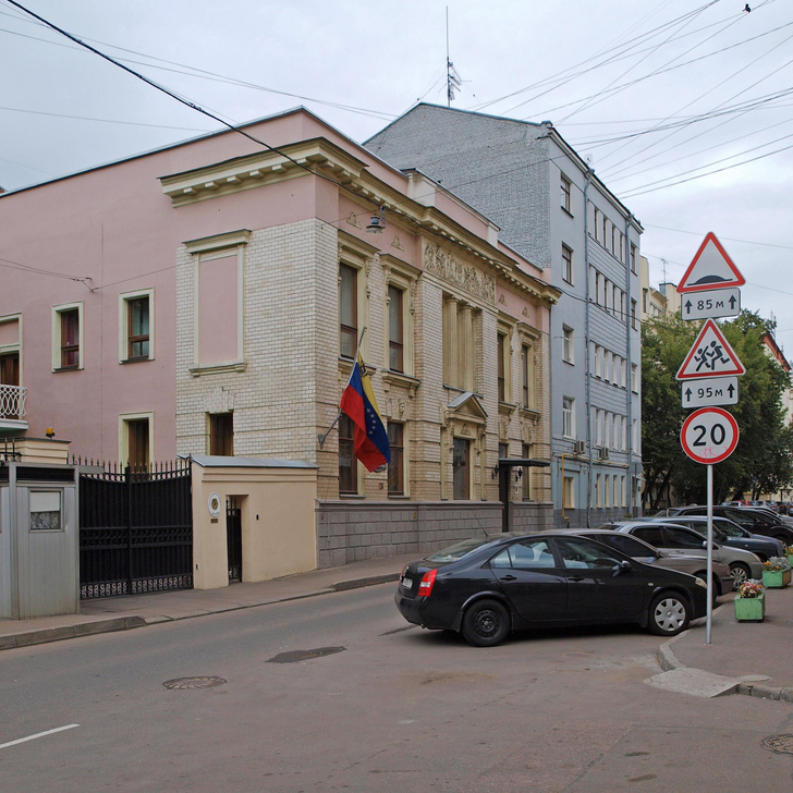Как выглядит квартира Владимира Высоцкого на Большом Каретном (кстати, ее можно снять!)