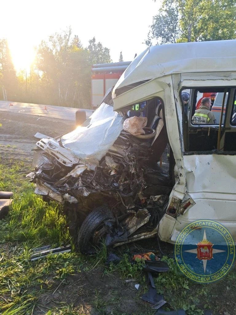 Кабину буквально смяло от удара | Источник: Поисково-спасательная служба Челябинской области / max.ru