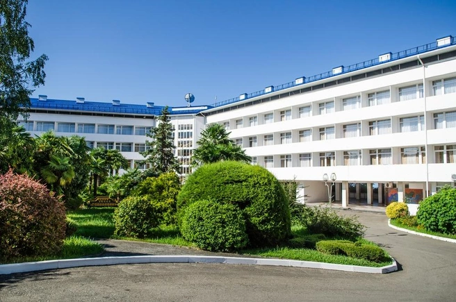 Территория санатория «Орбита» | Источник: orbita-1-sochi.ru