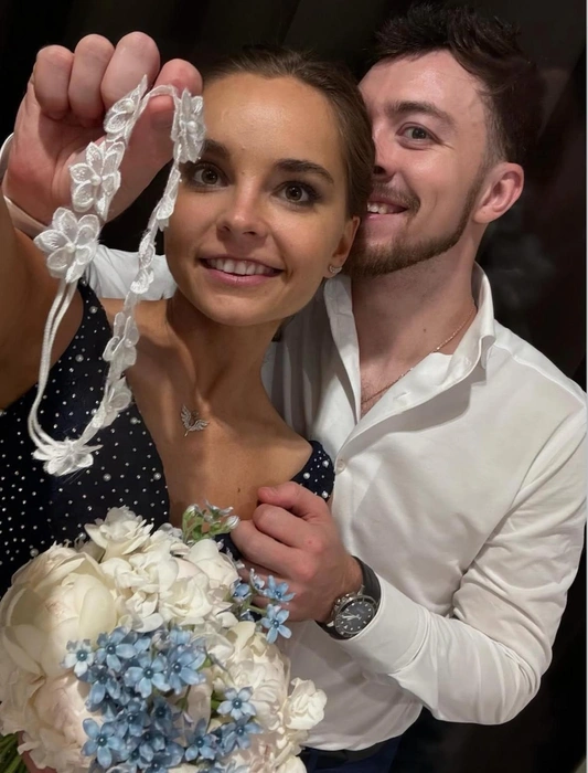 Похоже, скоро еще одна из сестер Авериных сыграет свадьбу | Источник: arinaverina98 / Instagram.com (экстремистская организация, деятельность запрещена на территории РФ)
