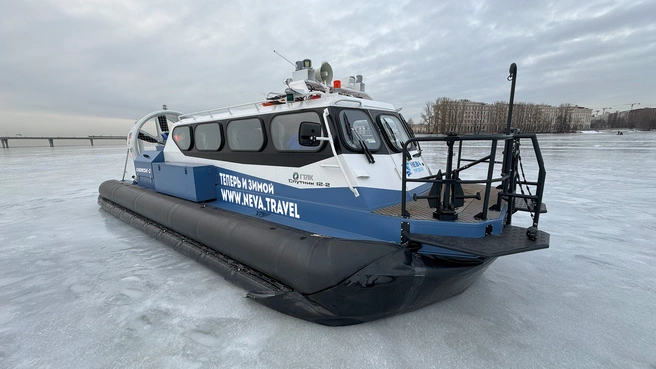 Покатушки на подушке. В Петербурге запустили зимние водные экскурсии со скоростью «Метеора» | Источник: «Нева Тревел»