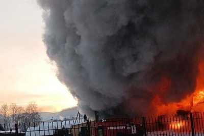 На Байкале загорелась гостиница