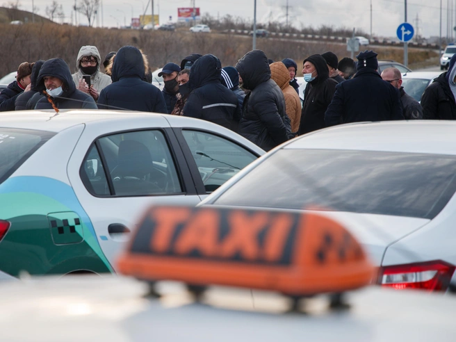 Горожане сообщают о длительном ожидании такси | Источник: Алексей Волхонский / V1.RU