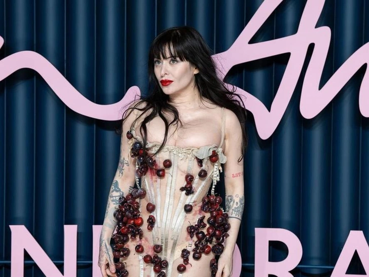 Дилара Финдикоглу в центре скандала: стажеры дизайнера заявили о переработках и эксплуатации