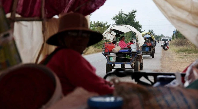 400 тысяч тайцев и 127 тысяч камбоджийцев уже покинули свои жилища | Источник: Reuters / Kim Hong-Ji