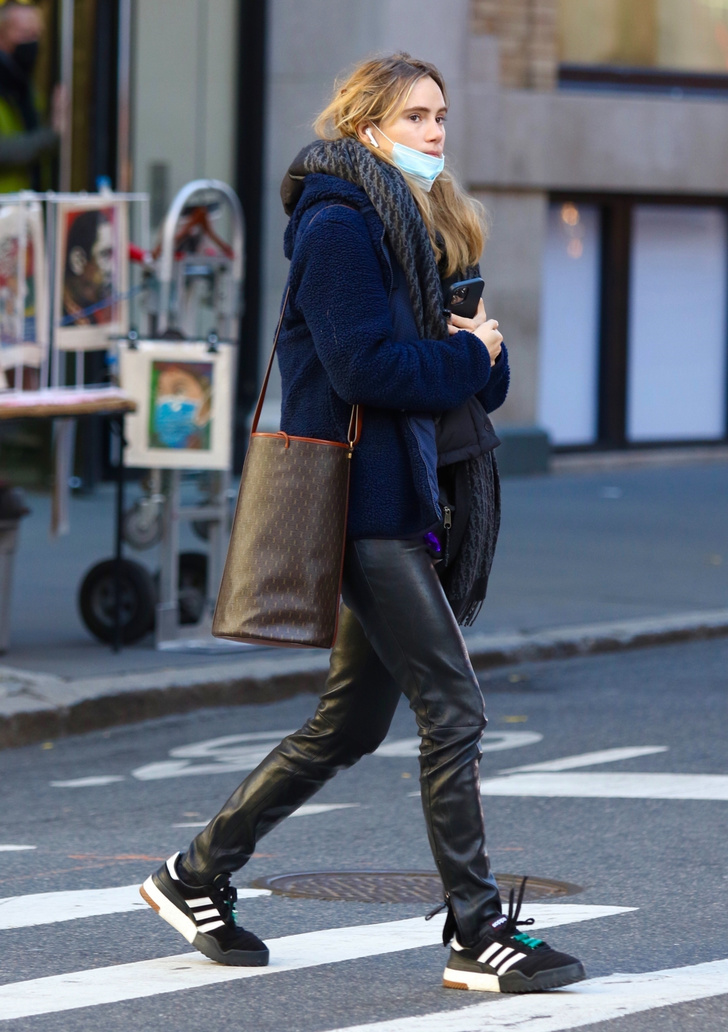Плюшевая куртка, стройнящие брюки и сумка-ведро: долгожданное появление Сьюки Уотерхаус в Нью-Йорке