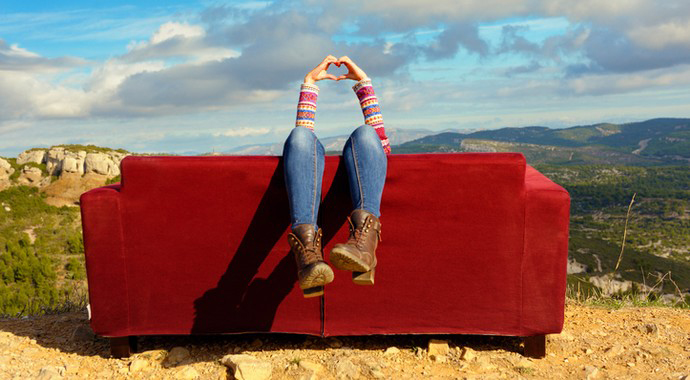 Как правильно лежать на диване: территория для лени