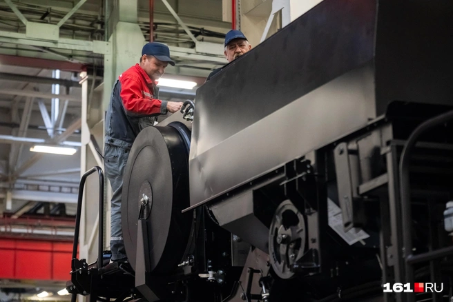 Вместо касок можно использовать каскетки | Источник: Евгений Вдовин / 161.RU