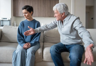 Манипуляции в отношениях: как распознать и защититься