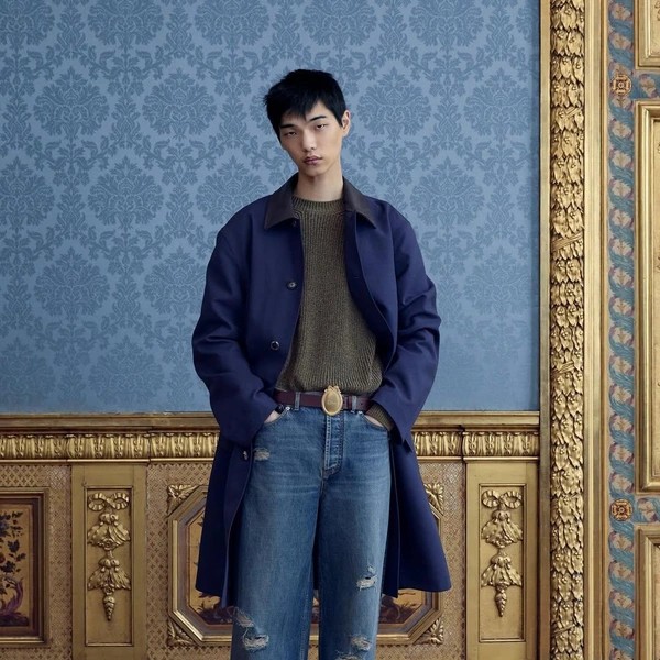 Мужской Dior глазами Джонатана Андерсона: деним, вышивка и дух Лиги Плюща