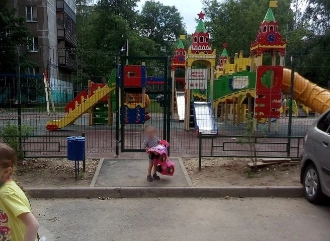 В Дашково-Песочне детскую площадку огородили забором и закрыли «от чужих» | ya62.ru