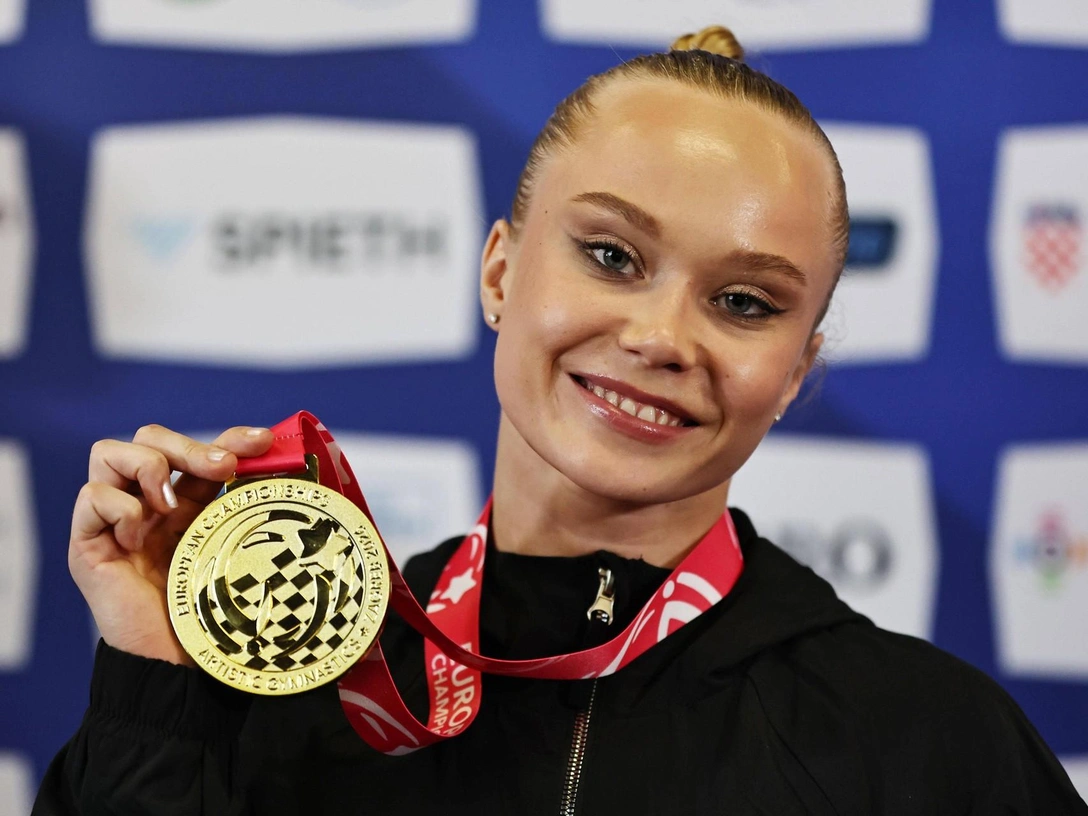 Ей отказали в визе, а она выиграла золото: гимнастка Ангелина Мельникова стала первой на чемпионата Европы | marieclaire.ru