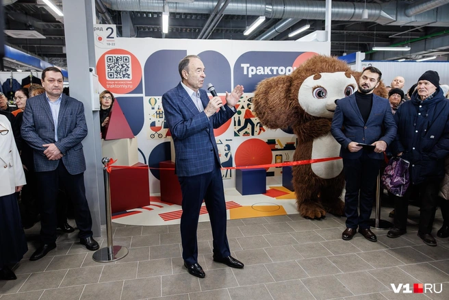 Юрий Чехов говорит, что время, проведенное в Тракторозаводском районе, наложило на него свой отпечаток | Источник: Алексей Волхонский / V1.RU