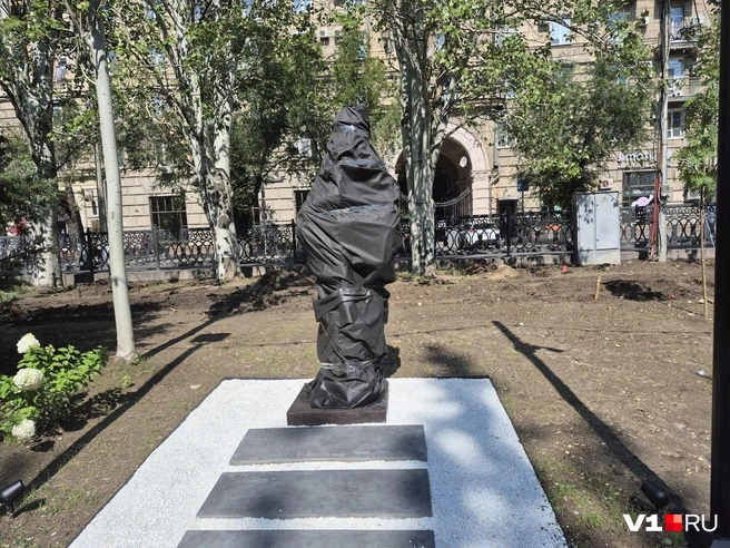 Возможно, это известный всем житель необитаемого острова Робинзон Крузо, но это неточно | Источник: Ирина Яковлева / V1.RU