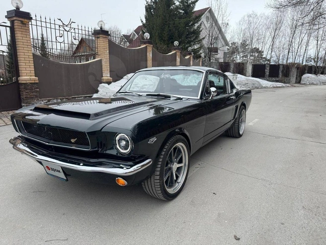 Тяжелый ретро-люкс Ford Mustang (1965)&nbsp;— легендарный автомобиль | Источник: Drom.ru