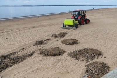 Новая пляжеуборочная машина в Архангельске: как работает