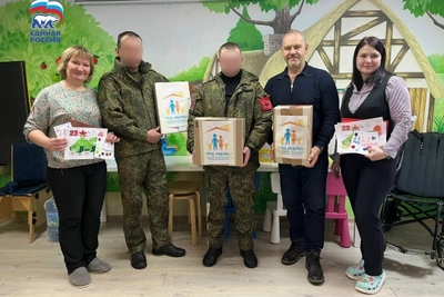 Александр Окунев вручил гуманитарный груз бойцам СВО