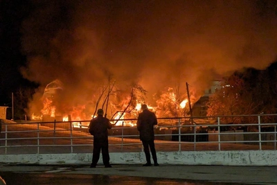 В Екатеринбурге вспыхнул пожар, есть пострадавший