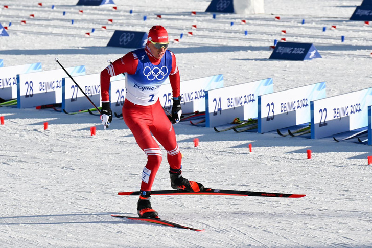 Король лыж! Александр Большунов взял третье золото Олимпиады, победив в масс-старте