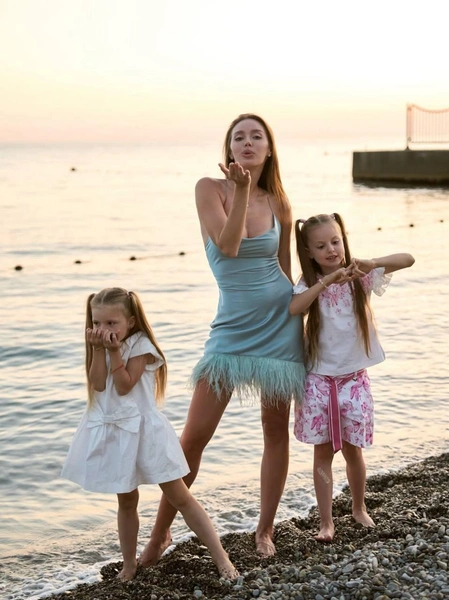 Анастасия Костенко с детьми