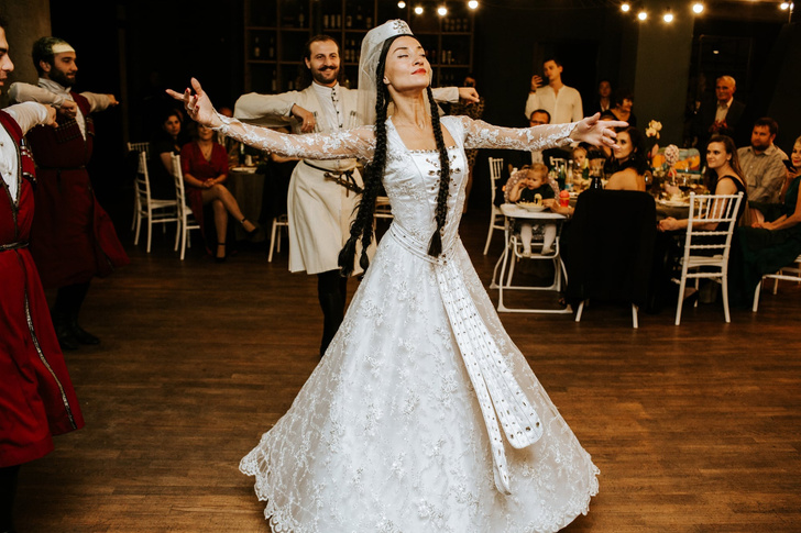 Грузинские свадьбы сегодня: женихам нет нужды свататься, а невесты не смотрят в пол