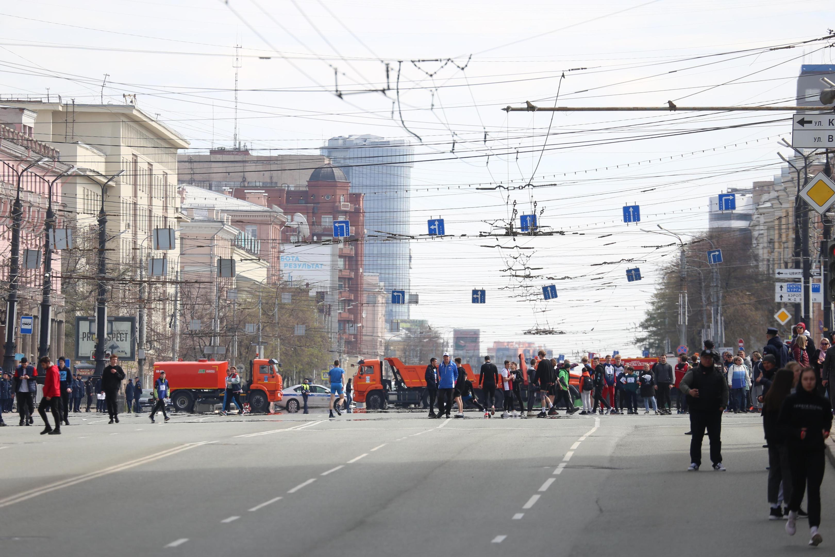 В Челябинске с утра 1 мая перекрыли центральные улицы и поменяли маршруты общественного транспорта