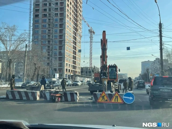 Блоки и дорожные знаки появились на дороге в конце февраля  | Источник: Александр Ощепков/NGS.RU