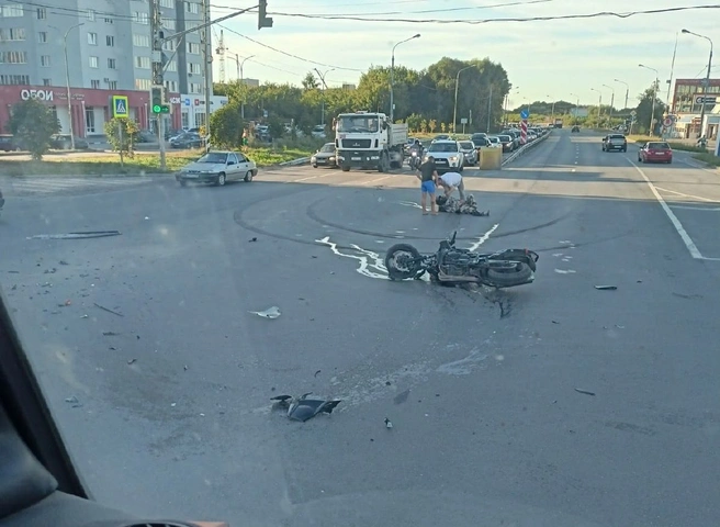 У гипермаркета «Глобус» сбили мотоциклиста | ya62.ru