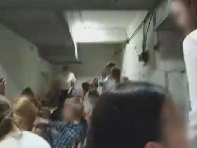 Первая смена была размещена в подвальном помещении, занятия отменены | Источник: читатель 74.RU