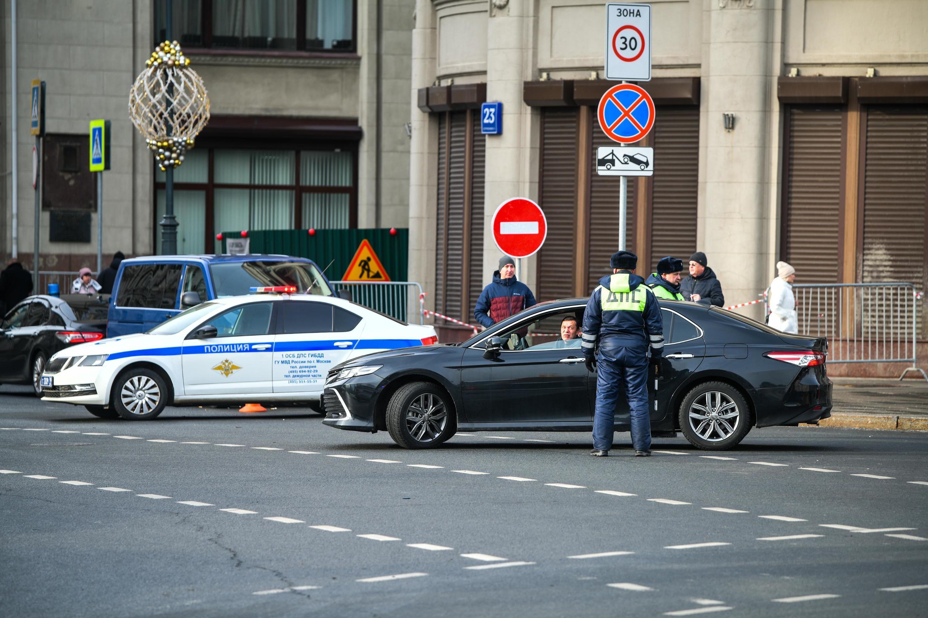 В центре Москвы перекроют дороги для проведения ежегодного полумарафона  «Забег. РФ»: где и когда нельзя будет проехать и припарковаться, где в  Москве перекрыли дороги, почему закрыто Садовое кольцо - 19 мая 2024 -  МСК1.ру